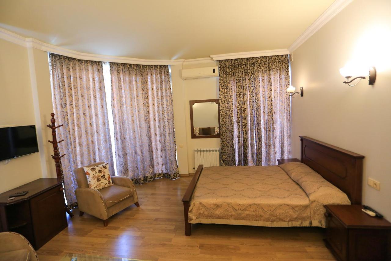 Eiffel Hotel Batumi Exterior foto