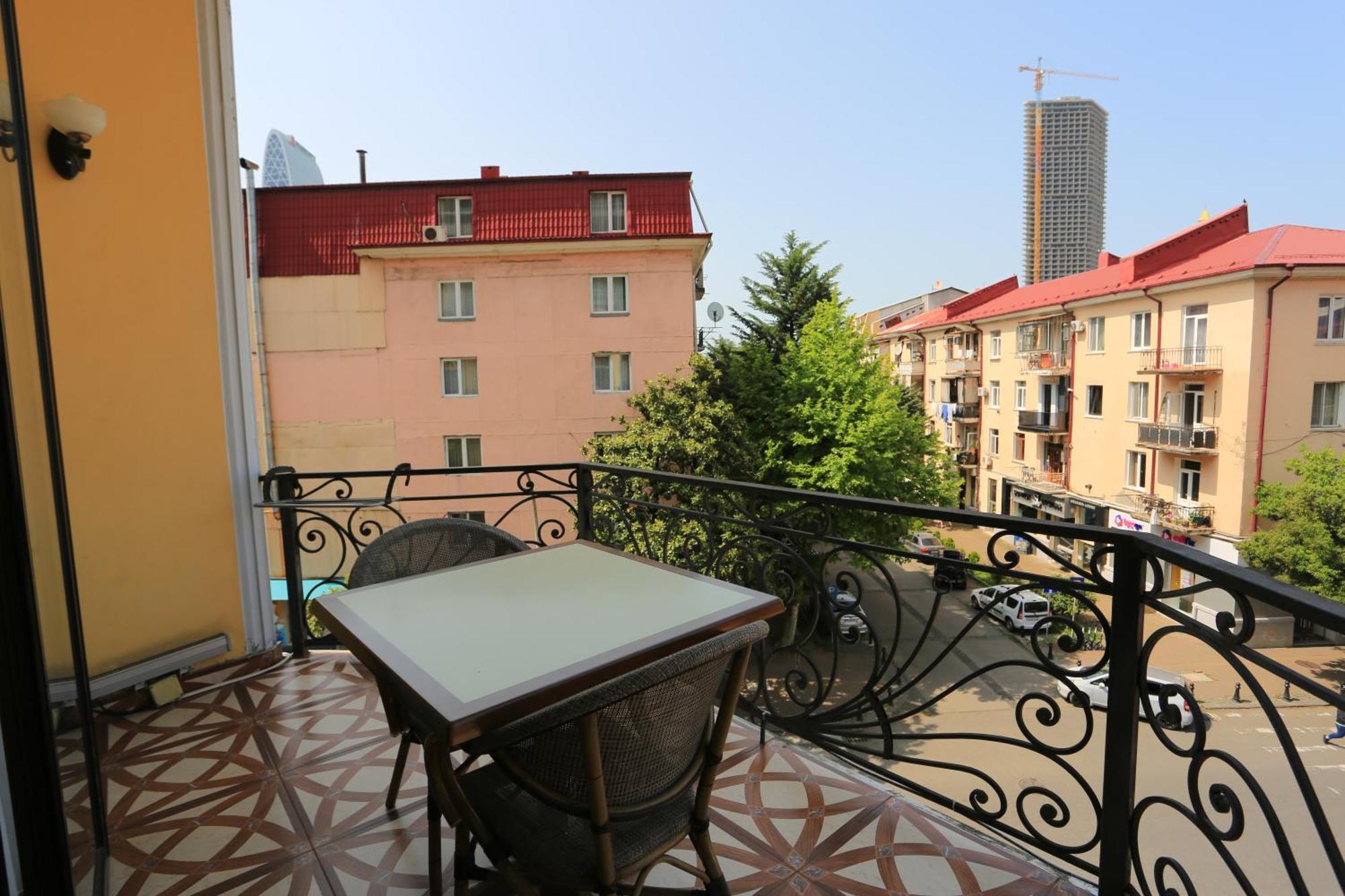 Eiffel Hotel Batumi Exterior foto